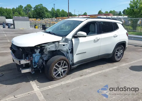 2019 Jeep Compass Sun And Wheel Fwd z USA, uszkodzony, nr VIN 3C4NJCBB3KT832263